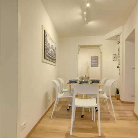 3 Bedroom Amazing In Apartamento Génova