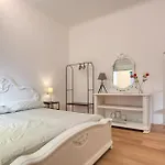 3 Bedroom Amazing In Appartamento