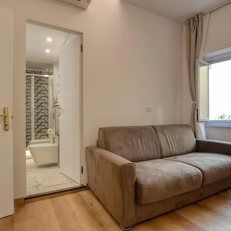 Lägenhet 3 Bedroom Amazing In Genua